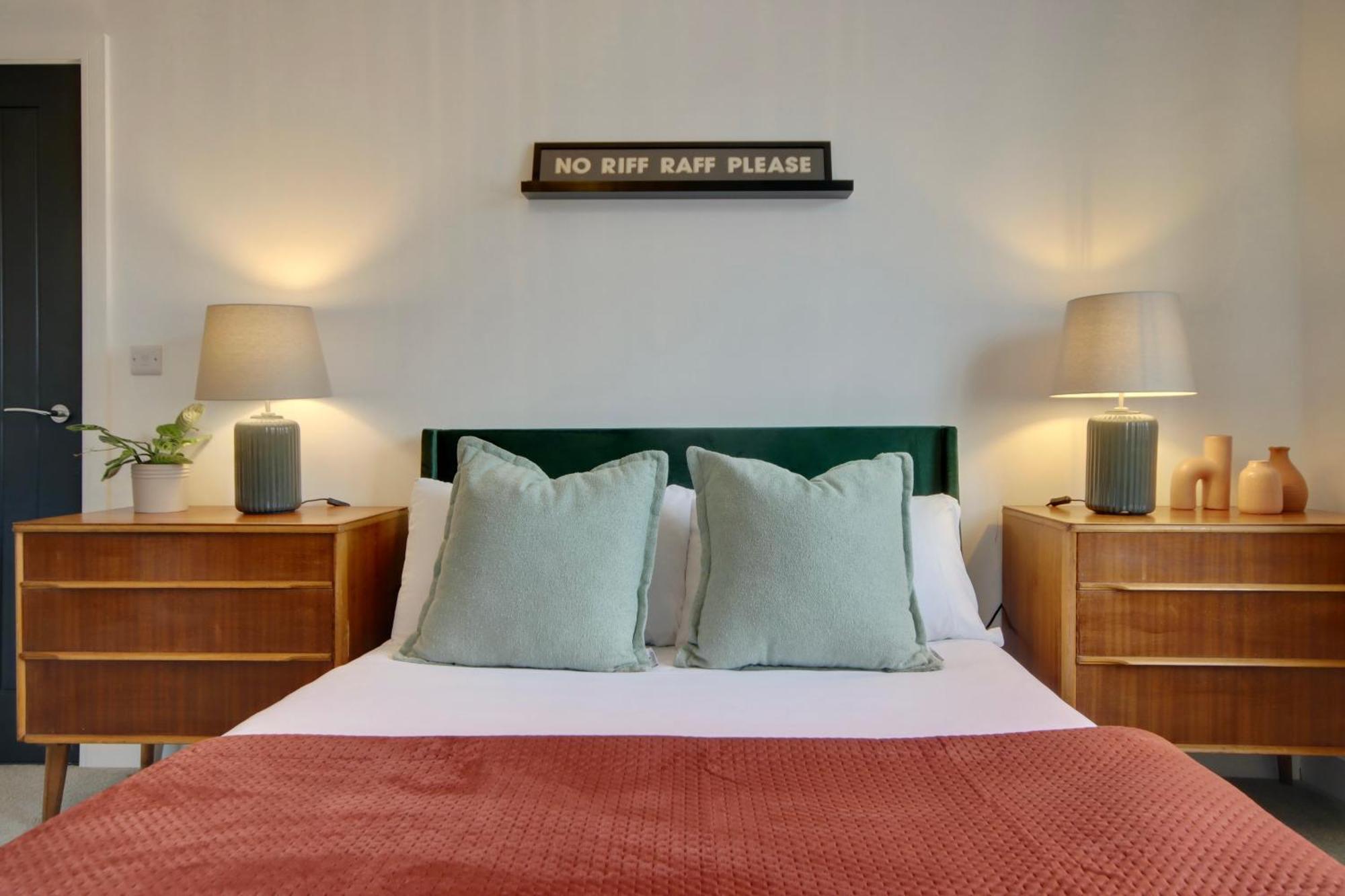 Clover Lodge Portsmouth Luxury Home With Off Road Free Parking ภายนอก รูปภาพ